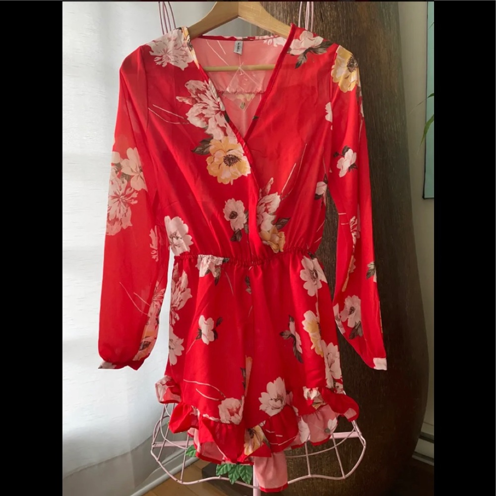 ✨ NWOT - THE PRETTIEST RED ROMPER ✨